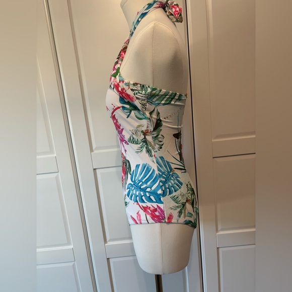Tropical Cross-Halter One-Piece Swimsuit in Sizes S, M, XL - Picture 5 of 6